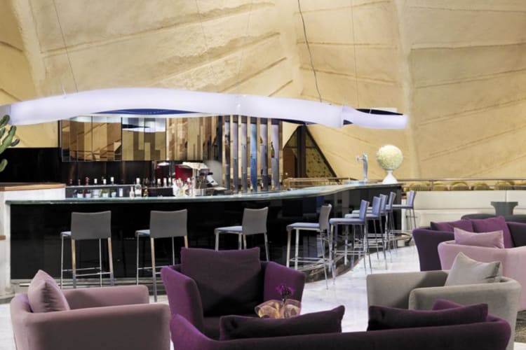Lobby bar